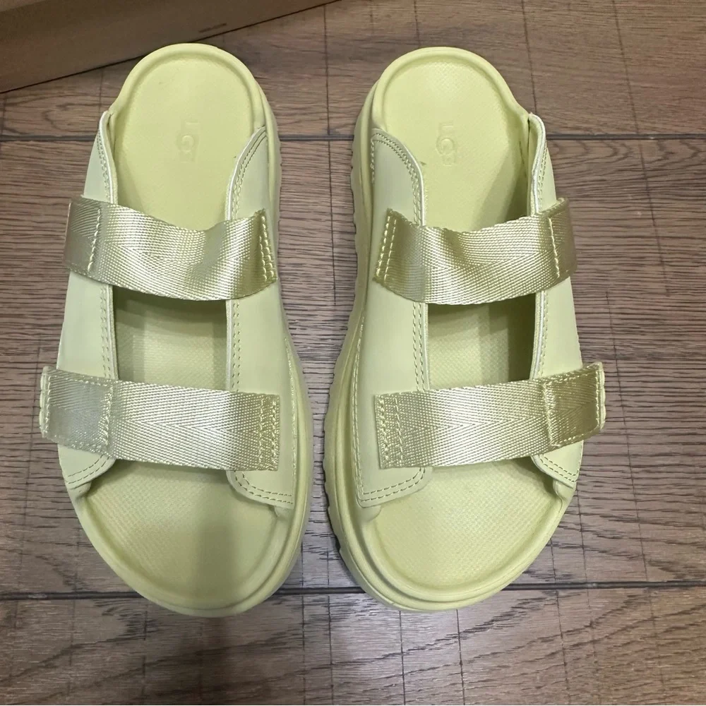 UGG Goldenglow Slide YOUTH 5 or Women’s 6.5/7 NIB